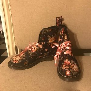 Floral Victorian Print Dr. Martens